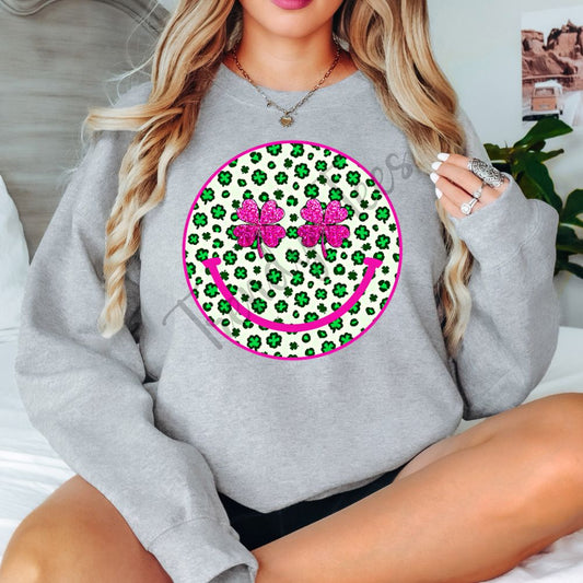 Pink Green Clover Smiley